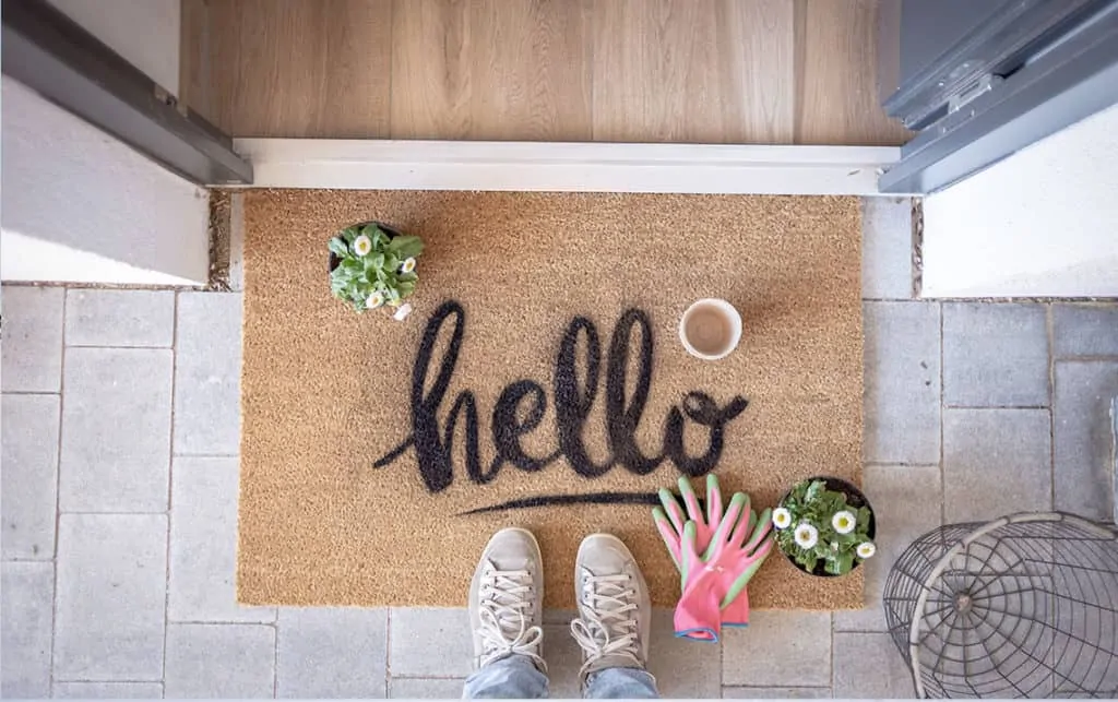 Deine DIY-Fußmatte mit dem Hello-Schriftzug