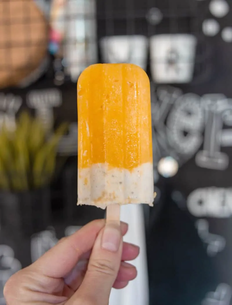 Genieße dein Eis am Stil mit Pfirsich, Mango und Maracuja