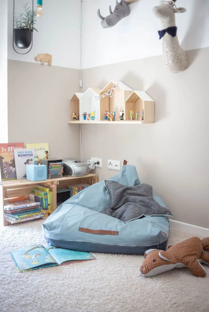 kuschlige Ecke im kinderzimmer mit Sitzsack