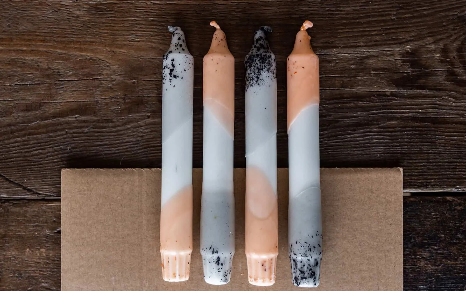 DIY Weihnachtsgeschenk - gefärbte Kerzen