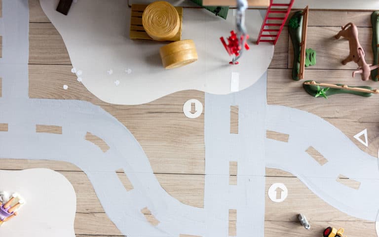 DIY Lego- Playmobil-Spielwelt als Straßenteppich