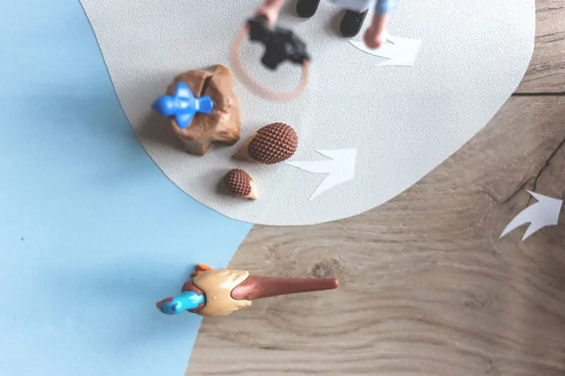 Baue eine DIY Spielwelt für Playmobil, Lego & Co