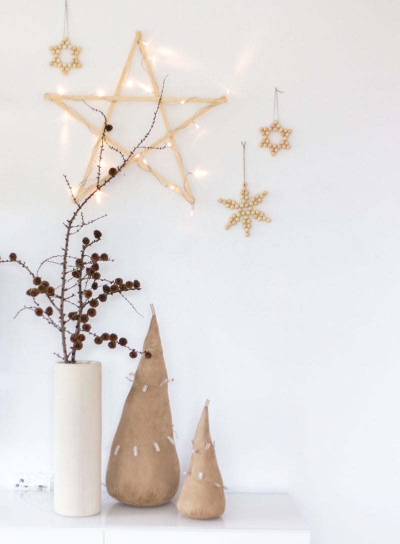 Sterne aus Holzperlen zu Weihnachtenbasteln - Anleitung