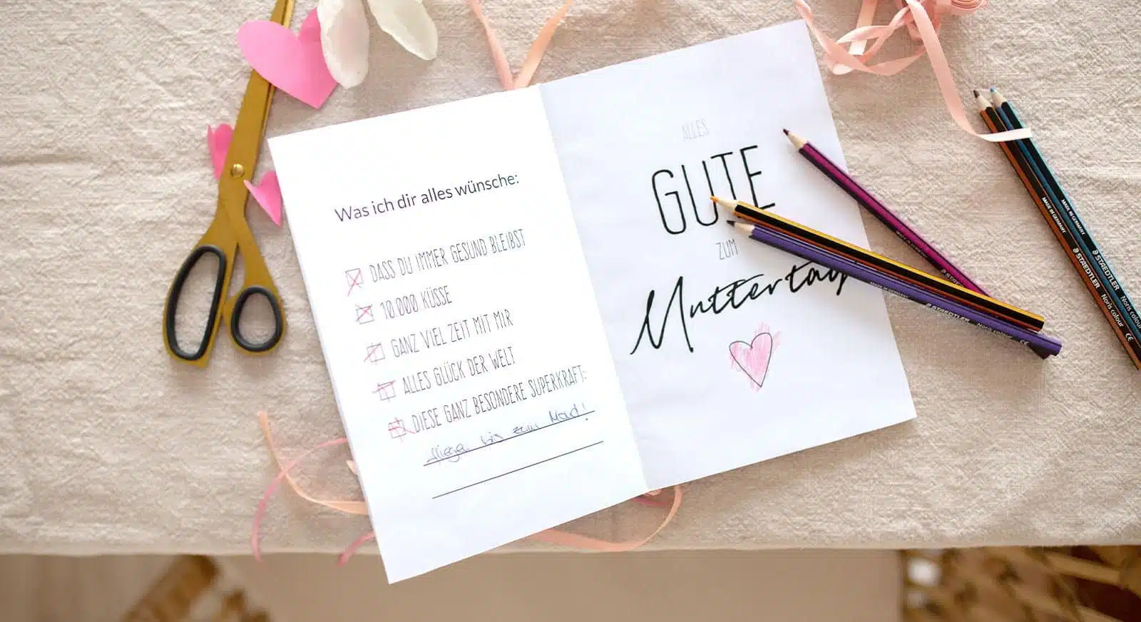 DIY Muttertagsgeschenk basteln - Mama-Buch zum Muttertag