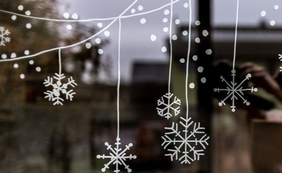Kreidemarker Vorlage für Winterfenster mit Schneeflocken