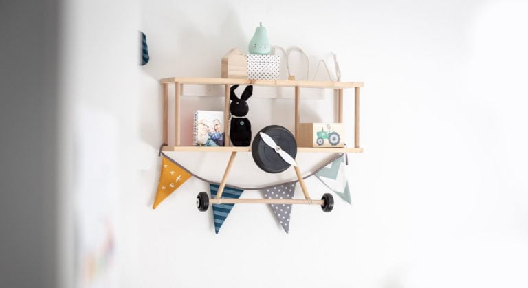 DIY Flugzeug-Regal Kinderzimmer selber bauen