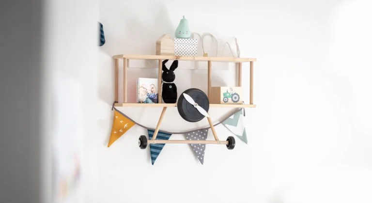 DIY Flugzeug-Regal Kinderzimmer selber bauen