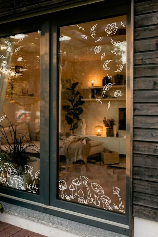 Fensterbilder im Herbst: 2 einfache Vorlagen für Kreidestifte 5 5 Fensterbild Vorlage für Laub und Pilze mit dem Kreidestift malen