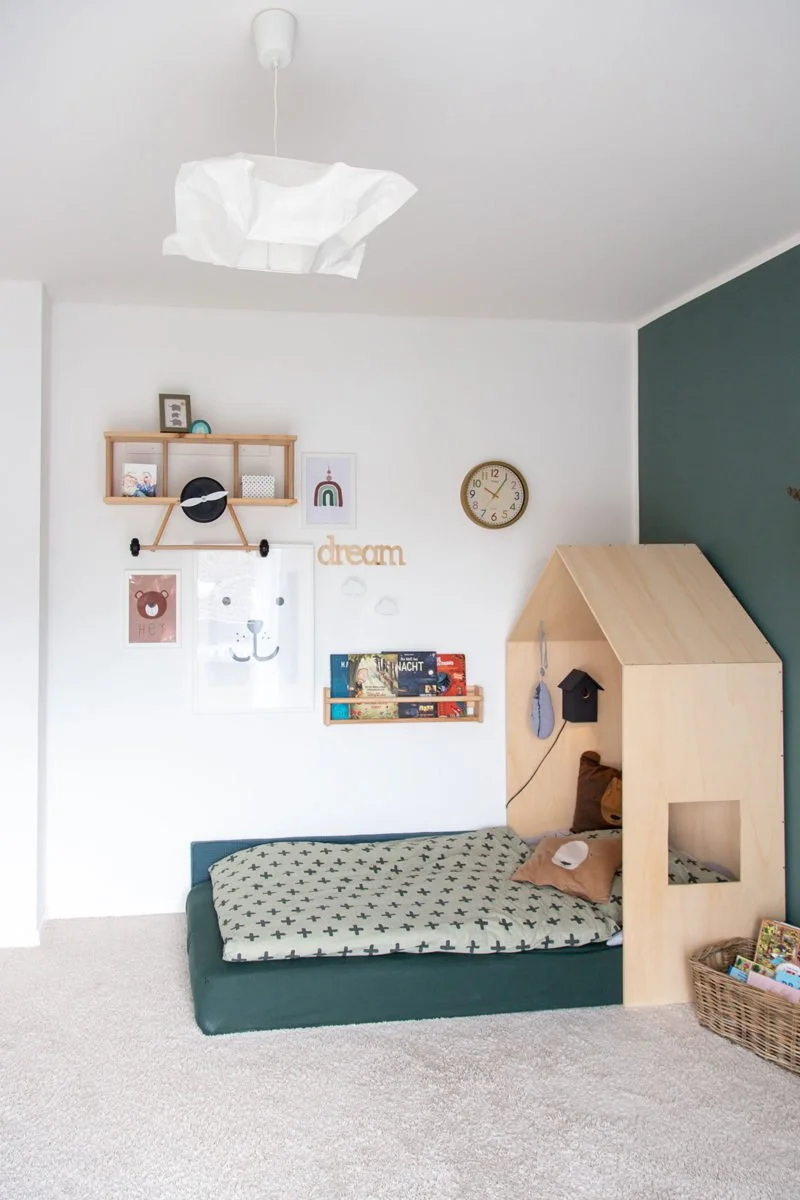 Hausbett DIY im Kinderzimmer