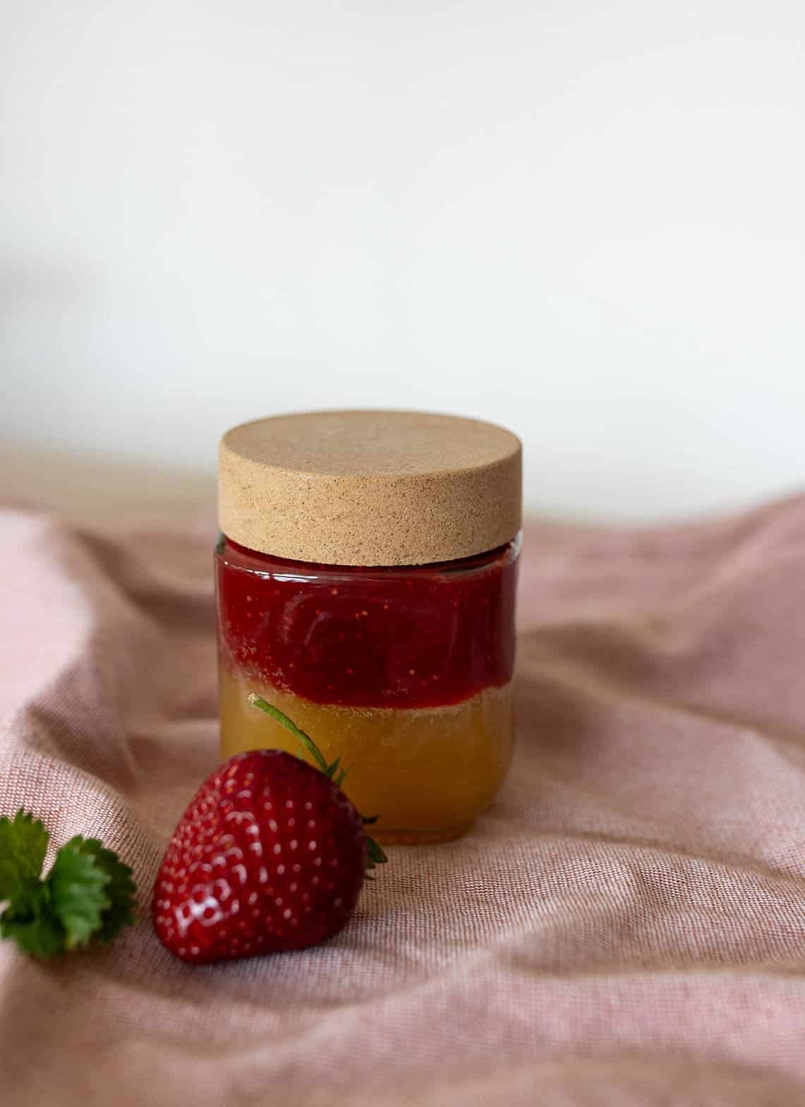 Rezept: Schicht-Marmelade mit Pfirsich und Erdbeeren