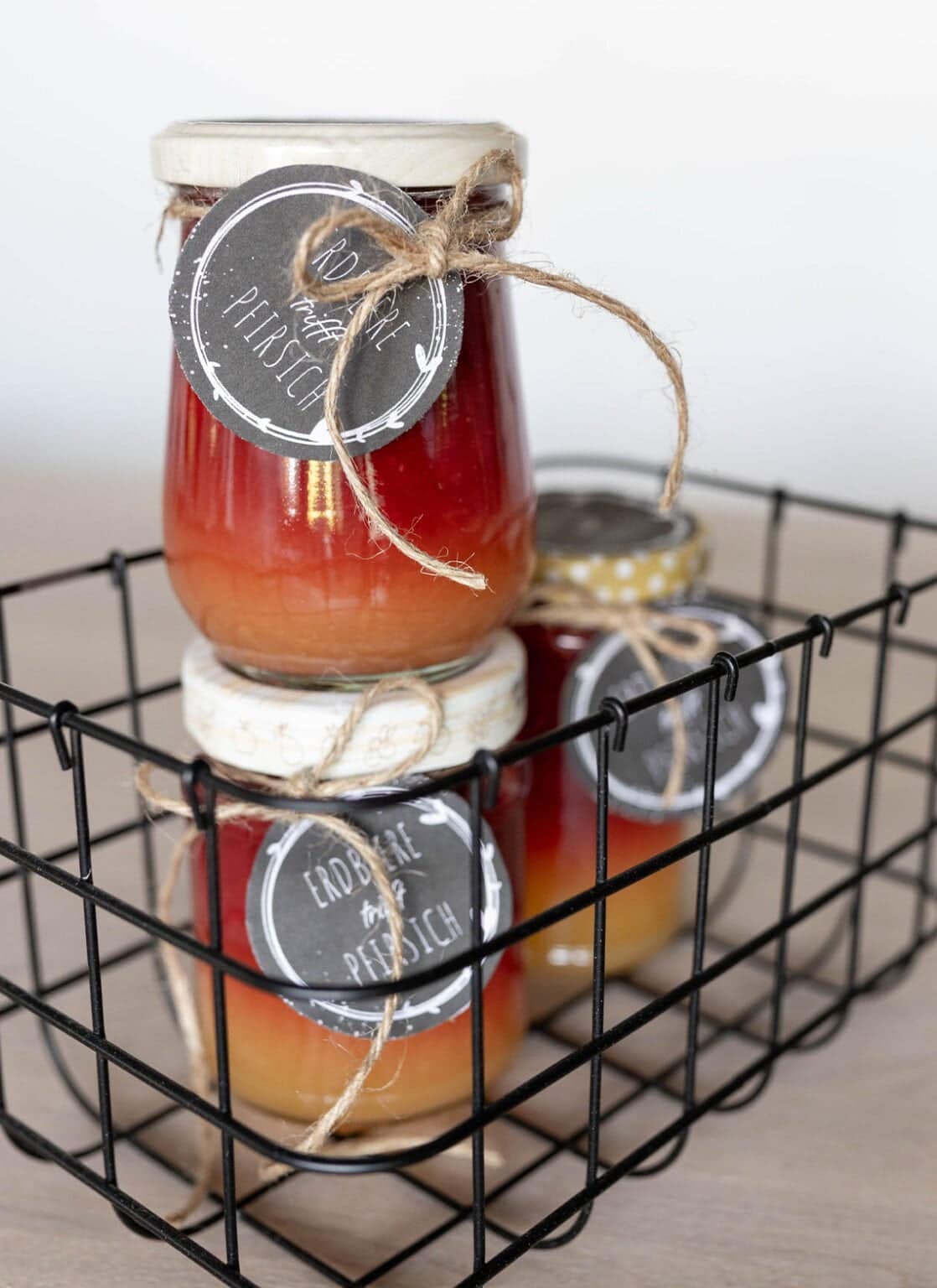 Rezept: Schicht-Marmelade mit Pfirsich und Erdbeeren