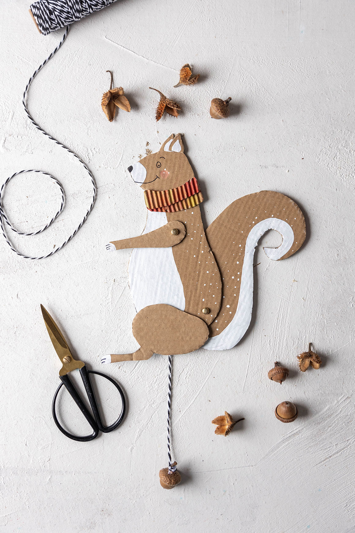 Herbst basteln: Upcycling mit Kindern – Eichhörnchen selbst gemacht