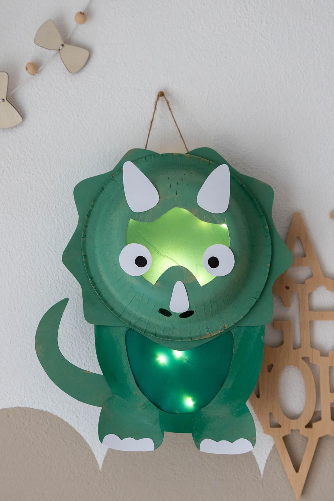 Dino Laterne basteln einfache DIY Idee aus Papptellern