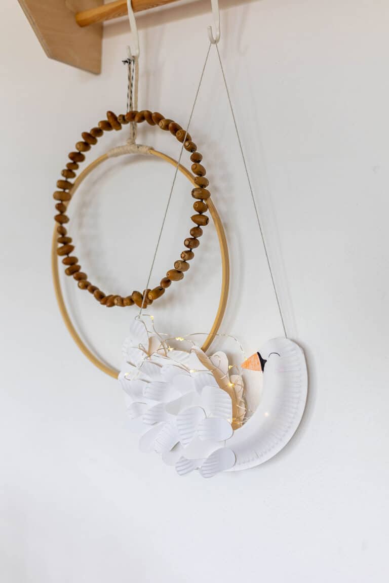 Schwan Laterne basteln aus Papptellern – einfache DIY-Idee 30 30 Laterne aus Papptellern: Schwan