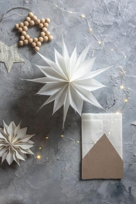 Butterbrottüten-Sterne basteln: DIY-Weihnachtsdeko mit Vorlage