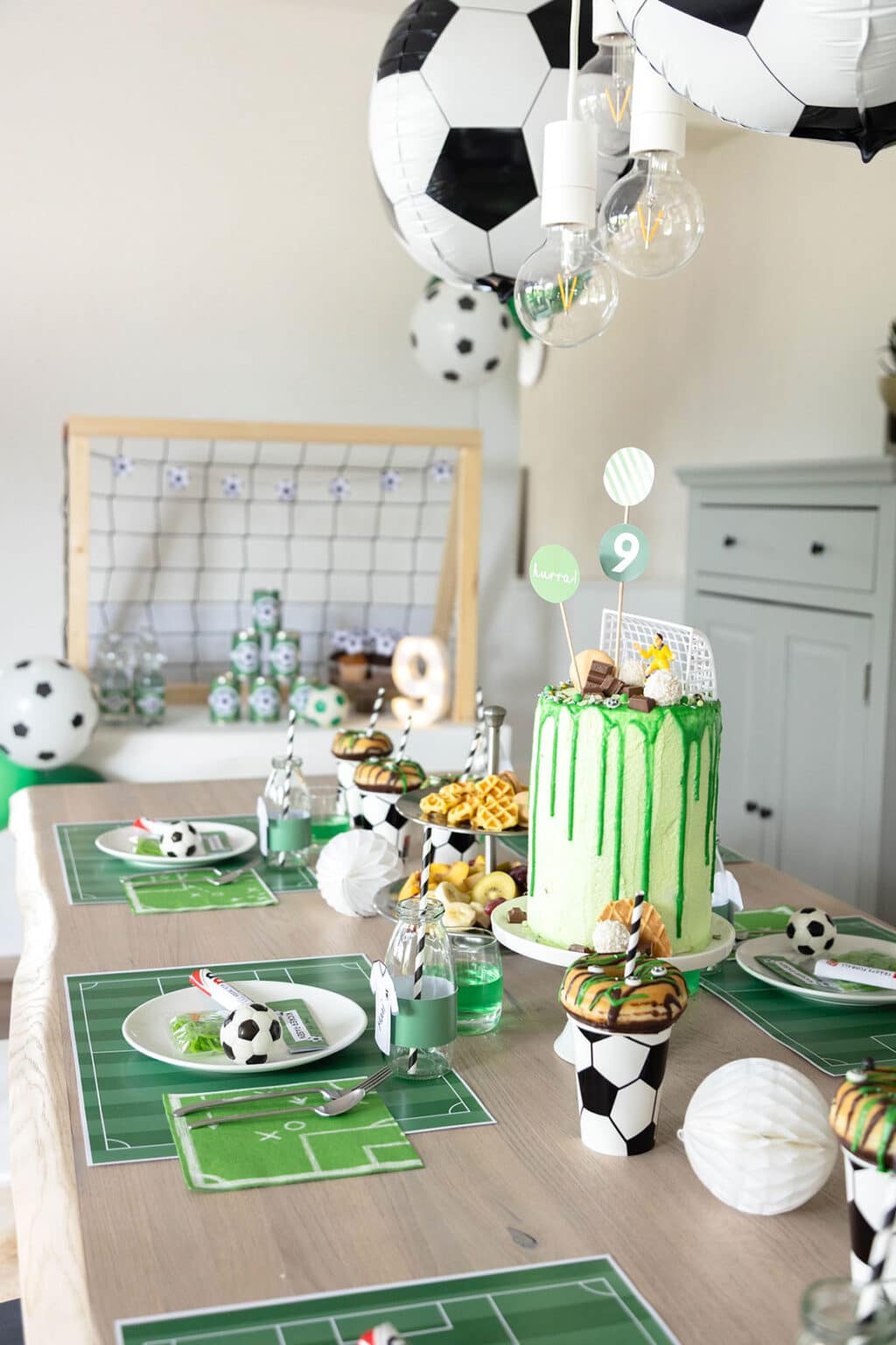coole-fu-ball-geburtstag-ideen-deko-einladung-zum-ausdrucken-spiele