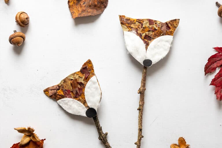 Bastelidee mit Naturmaterialien im Herbst - Füchse aus Laub mit Kindern basteln