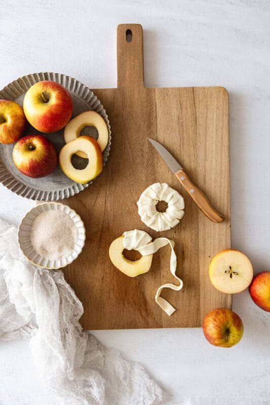 Apfelringe mit Blätterteig – einfaches Rezept aus 5 Zutaten 7 7 Apfelringe mit Blätterteig umwickeln