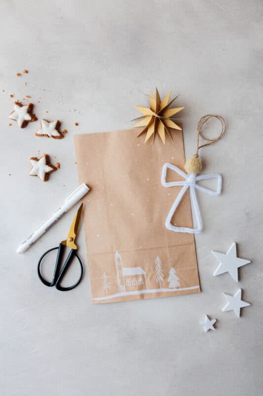 Geschenke weihnachtlich in einer Tüte verpacken + DIY-Engel als Anhänger 1 1 Geschenke weihnachtlich in einer Tüte verpacken