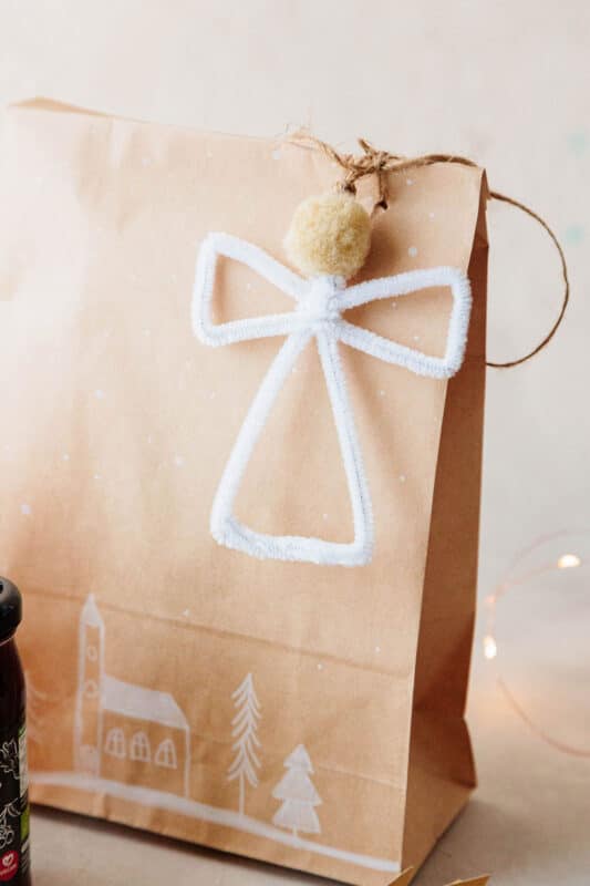 Geschenke weihnachtlich in einer Tüte verpacken + DIY-Engel als Anhänger 11 11 unsere weihnachtlichen DIY-Geschenketüten