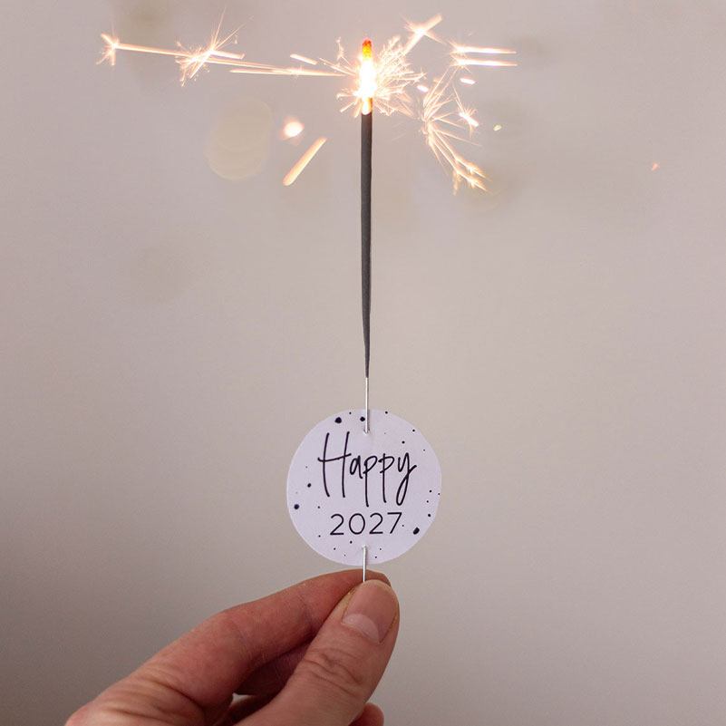 11 kreative Ideen zum Silvester basteln – Deko, Gastgeschenke & Glücksbringer 21 21 Geschenk Knallerbsen und Wunderkerzen