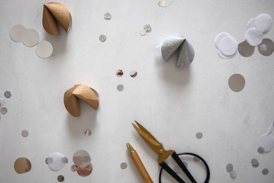 Gebastelte Glückskekse aus Papier