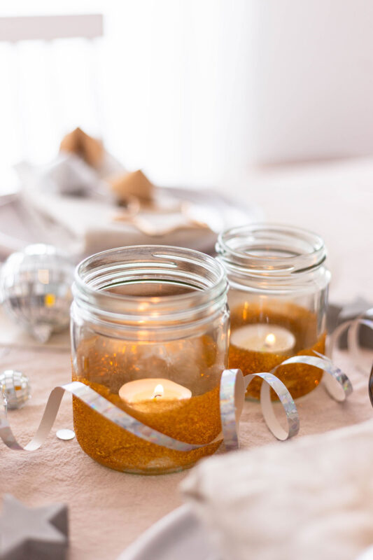 11 kreative Ideen zum Silvester basteln – Deko, Gastgeschenke & Glücksbringer 3 3 Windlicher selber machen für die Silvester Deko