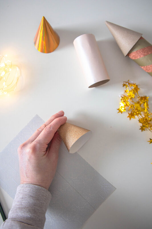 Silvester Deko Idee: So entstehen die leuchtenden Raketen