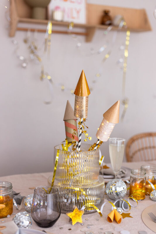 11 kreative Ideen zum Silvester basteln – Deko, Gastgeschenke & Glücksbringer 9 9 Leuchtenden Raketen als Silveser Deko