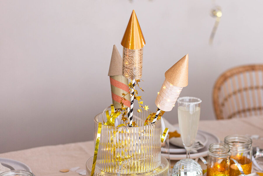 Silvester Deko basteln: leuchtende Raketen für deinen Tisch