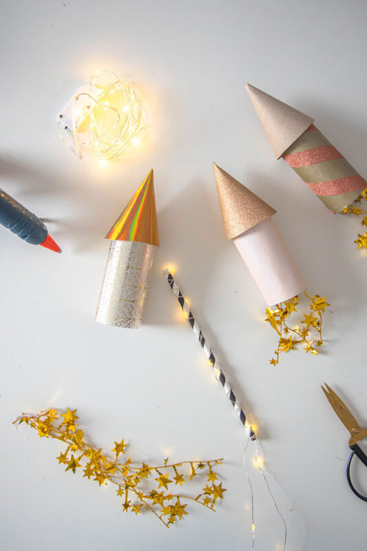 Silvester Deko Idee - Raketen mit Lichterkette basteln