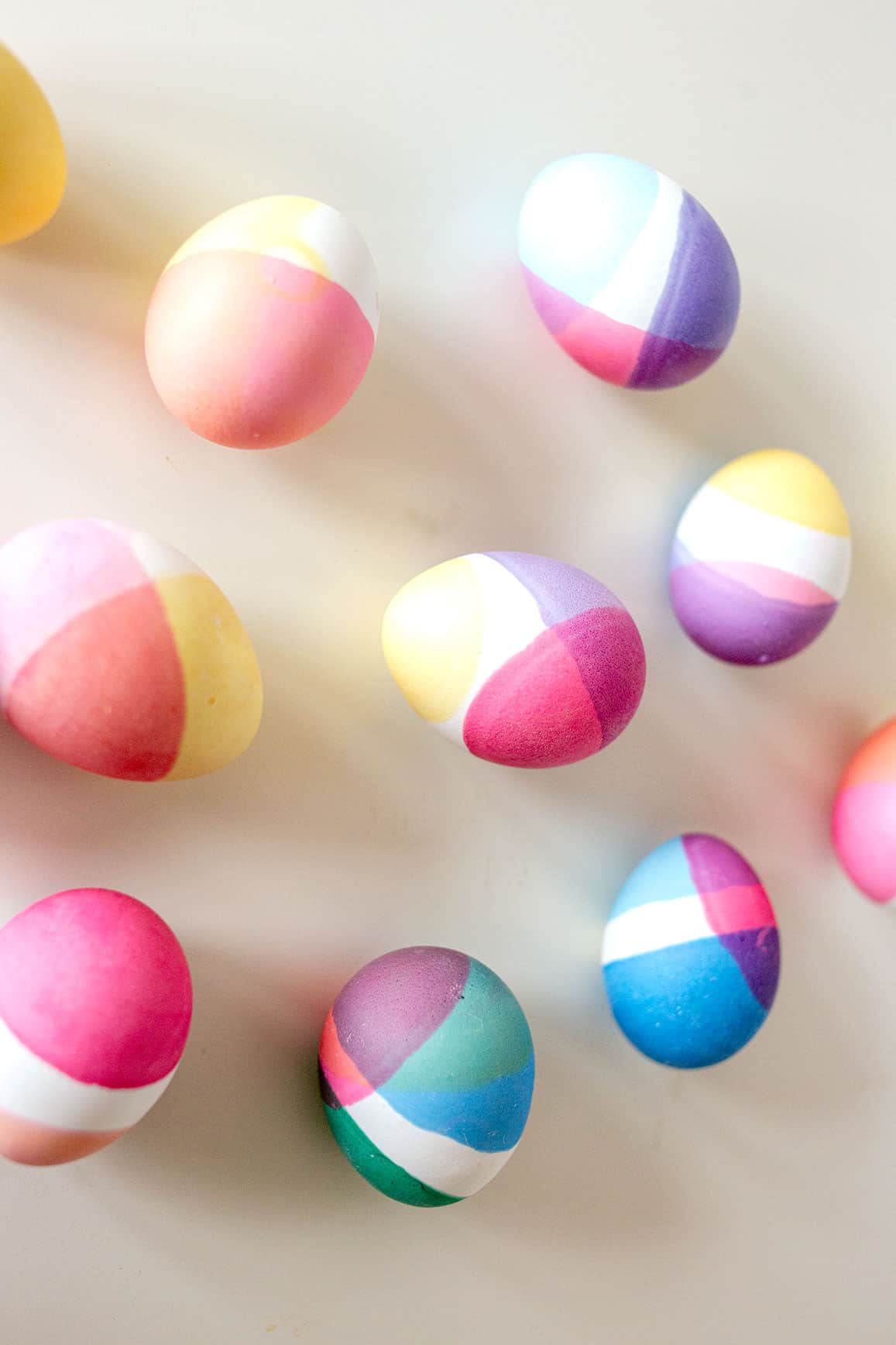 Ostereier färben: 5 kreative Ideen für wunderschöne Ostereier 8 8 Ostereier färben - Color-Blocking