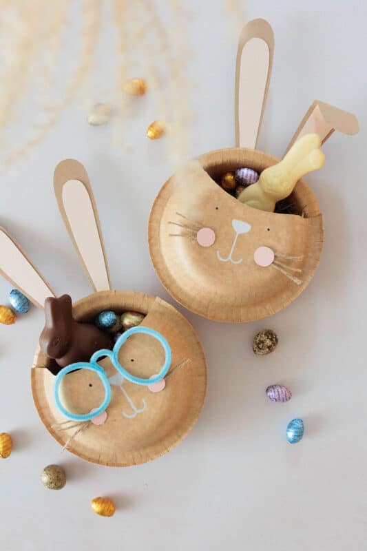 Osterkörbchen basteln aus Papptellern