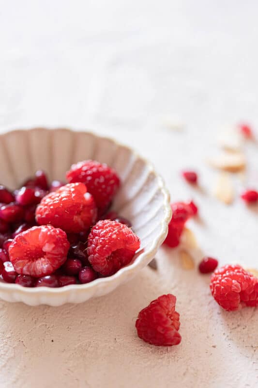 Vanille Porridge mit Himbeeren – cremiges Porridge-Rezept für ein warmes Frühstück 5 5 Himbeeren für das Porridge Rezept