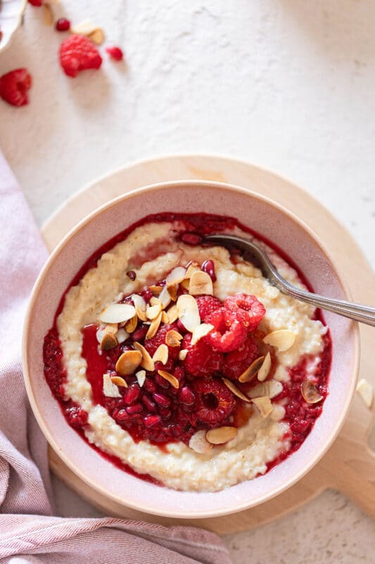Apfel Porridge – ein gesundes Frühstück, das wie Apfelstrudel schmeckt 5 5 Vanille Porridge mit Himbeeren