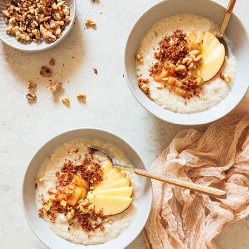 Apfel Porridge – ein gesundes Frühstück, das wie Apfelstrudel schmeckt