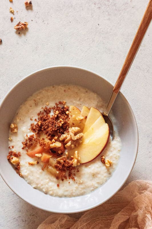 Apfel Porridge – ein gesundes Frühstück, das wie Apfelstrudel schmeckt 4 4 Apfel Porridge – ein gesundes Frühstück, das wie Apfelstrudel schmeckt