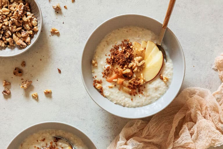 Apfel Porridge – ein gesundes Frühstück, das wie Apfelstrudel schmeckt