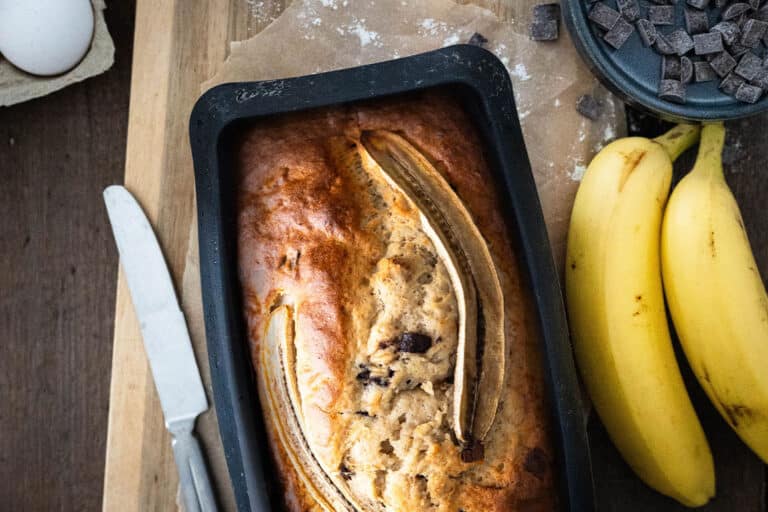 Saftiges Bananenbrot Rezept mit Schokolade und Walnüssen