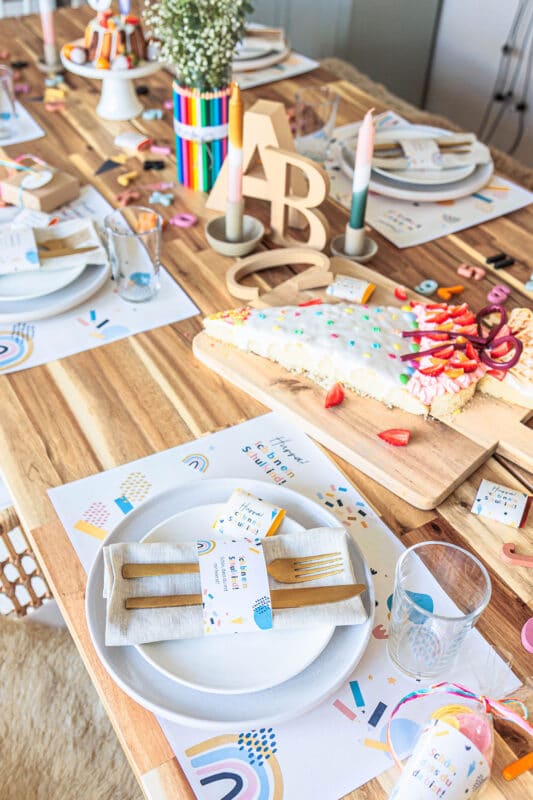 Kuchen Einschulung: Einfacher Schultüten Kuchen vom Blech mit kostenloser Vorlage 12 12 Einschulung Deko mit Schultüten Kuchen
