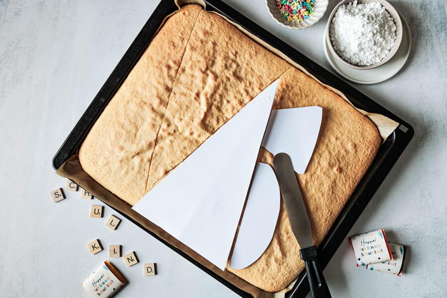 Kuchen Einschulung: Einfacher Schultüten Kuchen vom Blech mit kostenloser Vorlage 5 5 Schultütenkuchen aus einem Blechkuchen für die Einschulung backen