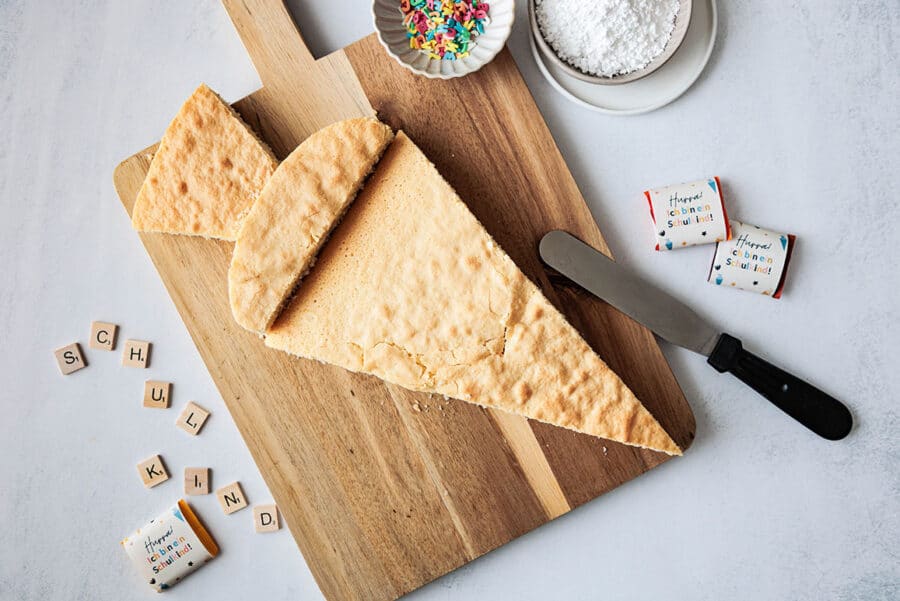 Kuchen Einschulung: Einfacher Schultüten Kuchen vom Blech mit kostenloser Vorlage 6 6 Schultütenkuchen aus einem Blechkuchen für die Einschulung backen