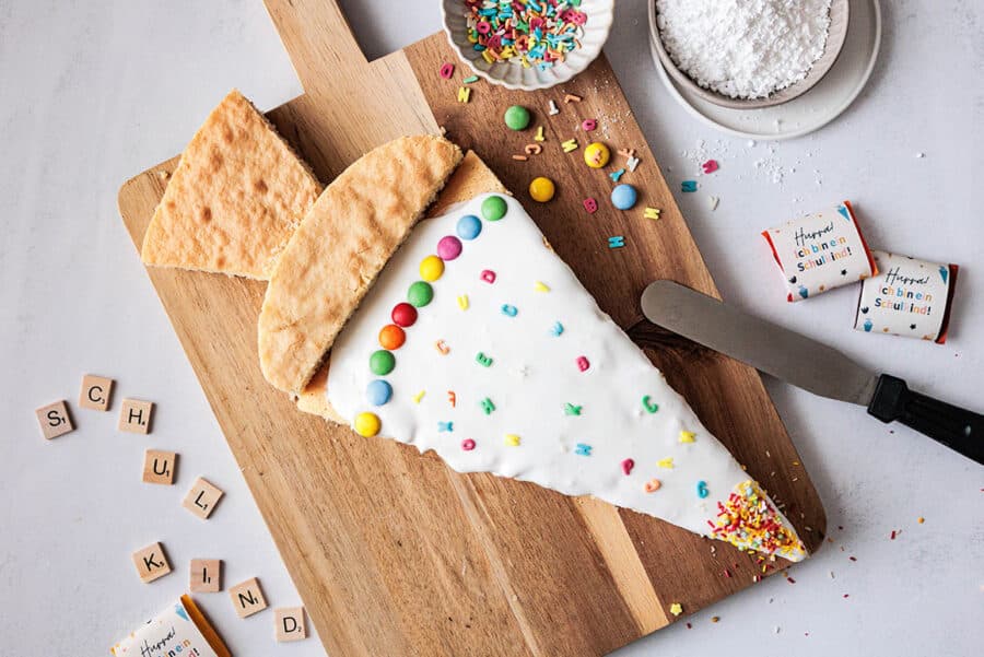 Kuchen Einschulung: Einfacher Schultüten Kuchen vom Blech mit kostenloser Vorlage 8 8 Schultüten-Kuchen dekorieren