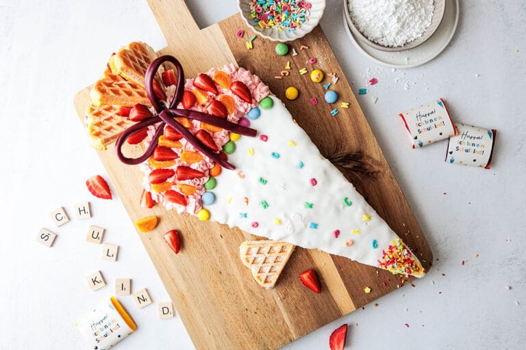 Kuchen Einschulung: Einfacher Schultüten Kuchen vom Blech mit kostenloser Vorlage