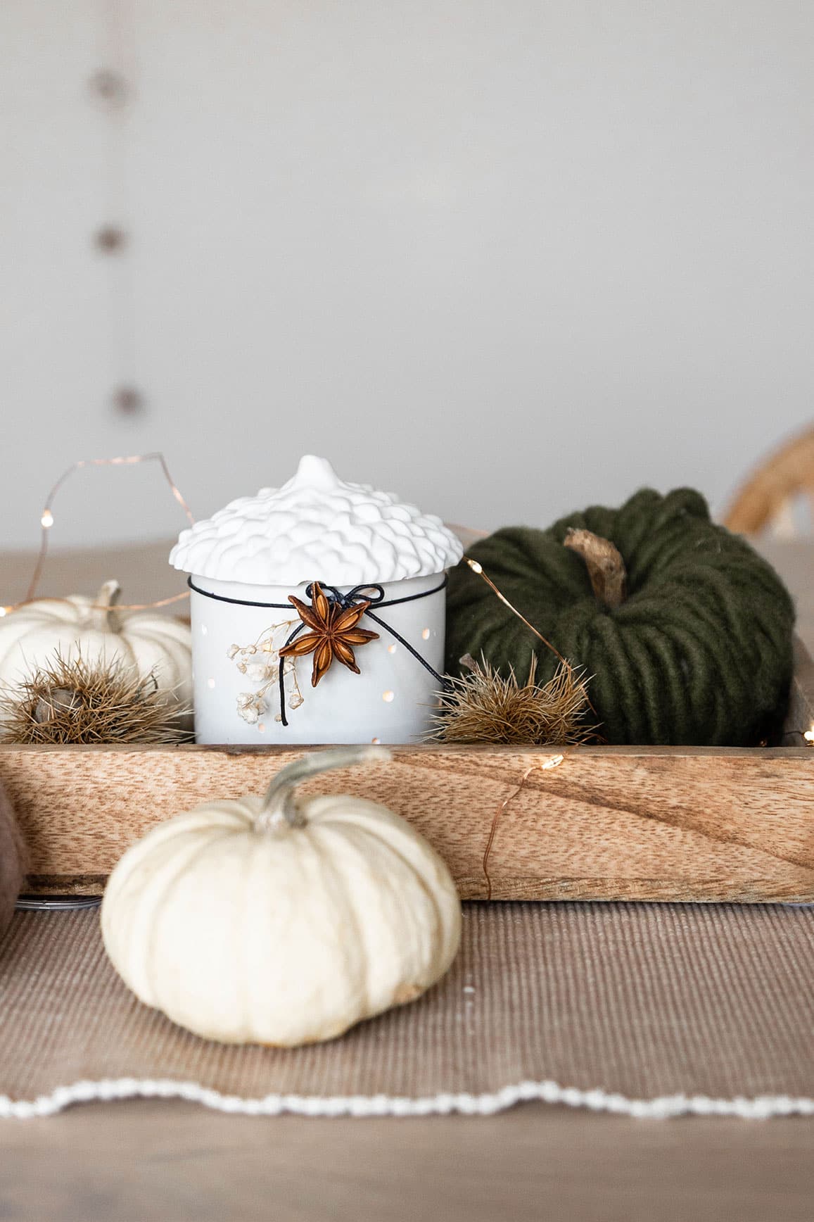 Herbstdeko basteln mit Raysin: Stimmungsvolle Eichel-Windlichter für gemütliche Herbstabende 8 8 Eicheln aus Raysin gießen für die Herbstdeko
