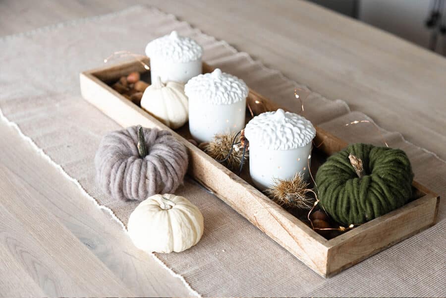 Herbstdeko basteln mit Raysin: Stimmungsvolle Eichel-Windlichter für gemütliche Herbstabende 2 2 Moderne Herbstdeko auf dem Tisch mit DIY Raysin Eicheln
