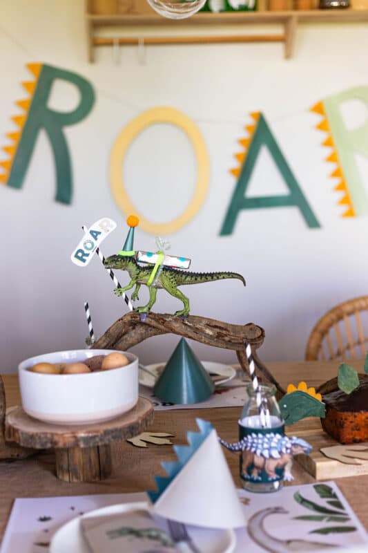 Dino Geburtstag Deko: Einfache Ideen zum Ausdrucken und Selbermachen 3 3 Dino Geburtstag Deko mit Schleich