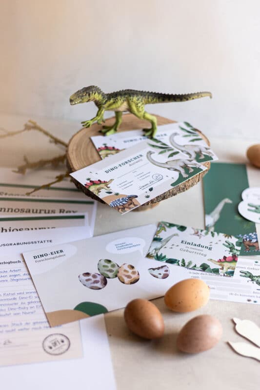Dino Geburtstag: 25 einfache Ideen für Einladung, Deko, Spiele, Schatzsuche und Kuchen 53 53 Dino Geburtstag einfach planen