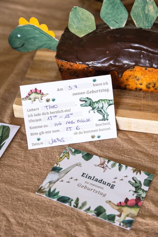 Dino Kuchen: einfaches Rezept, Schablone und Deko ohne Fondant 22 22 Dino Einladung zum Ausdrucken
