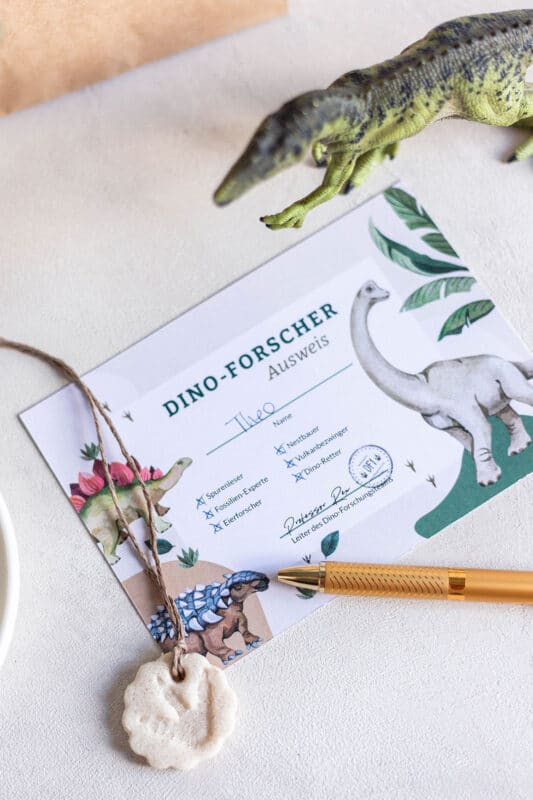 Dino Geburtstag Deko: Einfache Ideen zum Ausdrucken und Selbermachen 49 49 Dino Forscherausweis für den Dino Geburtstag